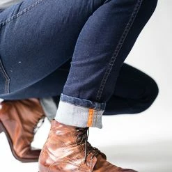 Bolid'ster Jean Vélo Homme Bolidster (Hip'ster Xlight) -Antivols Vélo Soldes Boutique jean velo homme hipster x light accroupi