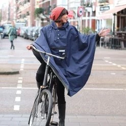The Peoples Poncho Poncho Vélo Pluie 3.0 15 The Peoples Poncho Poncho Vélo Pluie 3.0 -Antivols Vélo Soldes Boutique ponchonavy2